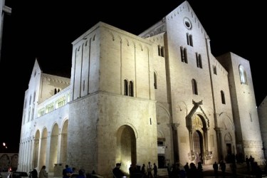 Bari_Basilica_San_Nicola Wikimedia Commons